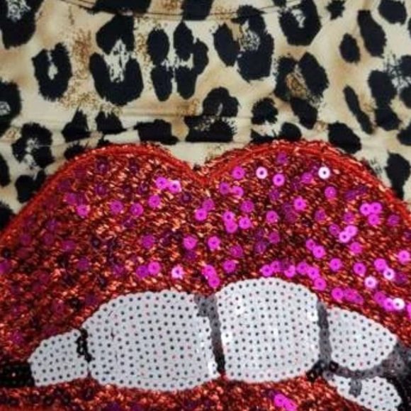 Leopard Print tee with Red Sequin Lips - Picture 7 of 10